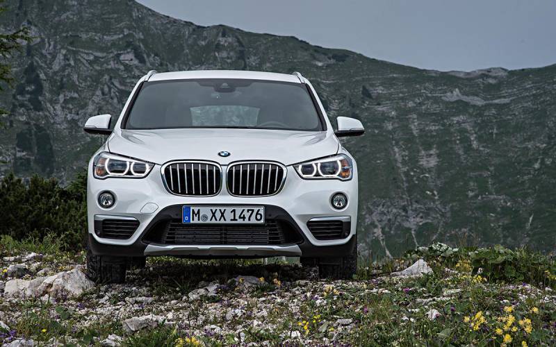 Comparison - Jeep Compass 2015 - vs - BMW X1 Turbo 2017 | SUV Drive